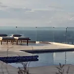Akron Luxury Suites